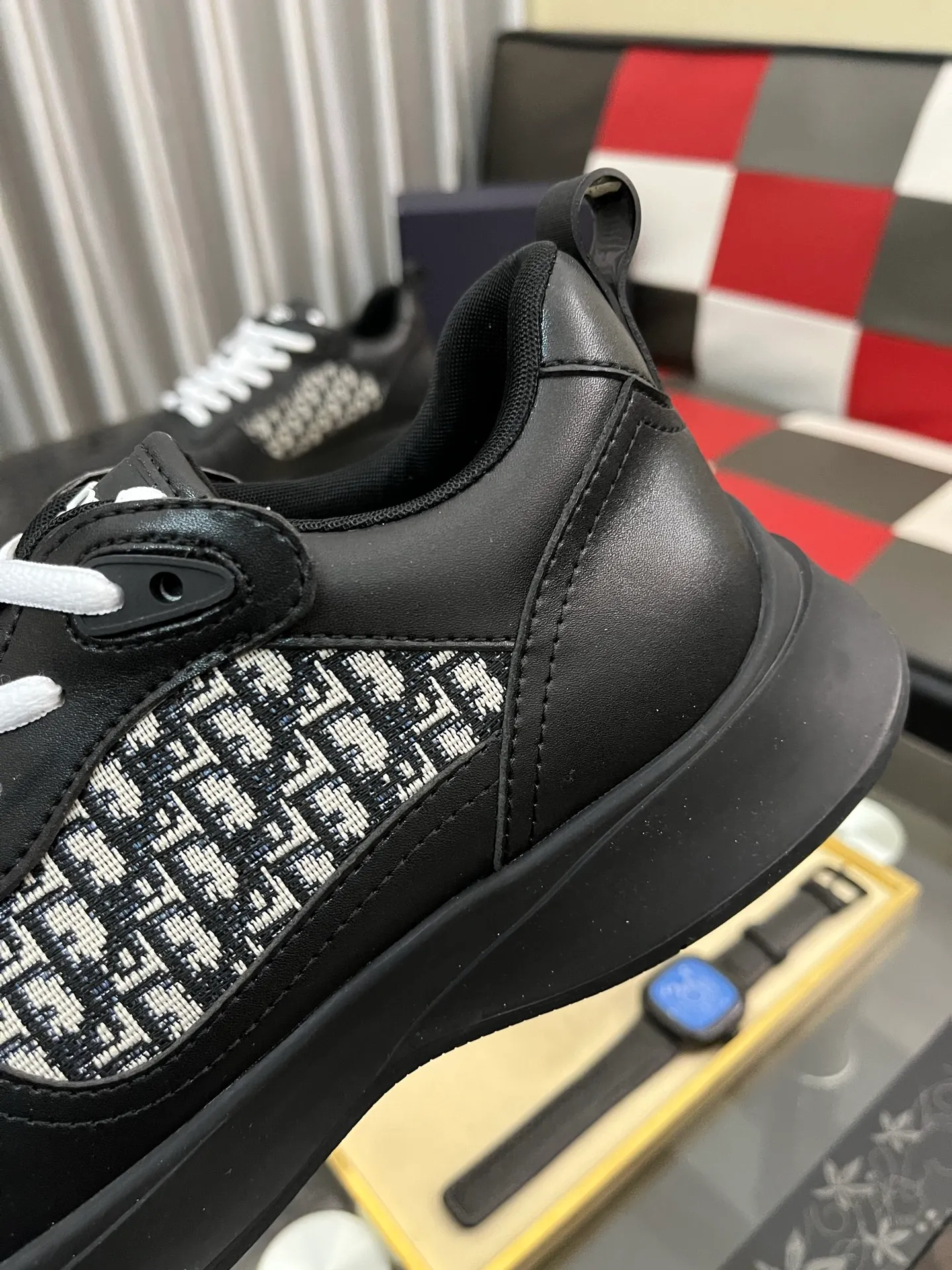 Men's shoes💰: 380⌚️⌚️[Dior] Dior's new men's genuine leather casual shoes, the highest version on the market, any comparison is welcome🆚! The original leather has excellent texture and is super high-end! Fetal sheep net lining imported from Italy, removable pad! Luxurious materials and fine workmanship, highly recommended! Code number: 38-445️⃣Colors available